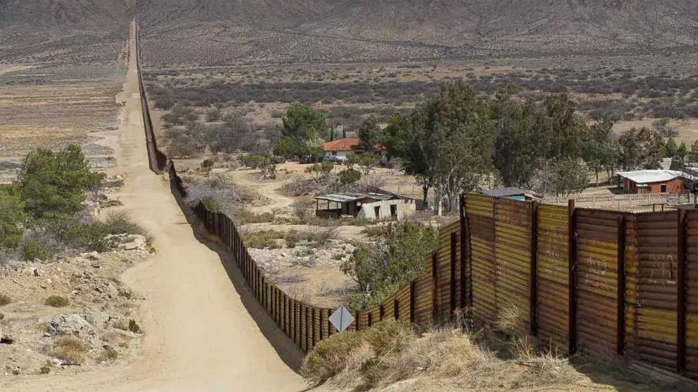 How many states have a border with Mexico? – Guess the Location