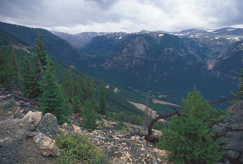 what-is-the-name-of-the-mountain-range-that-runs-through-the-western